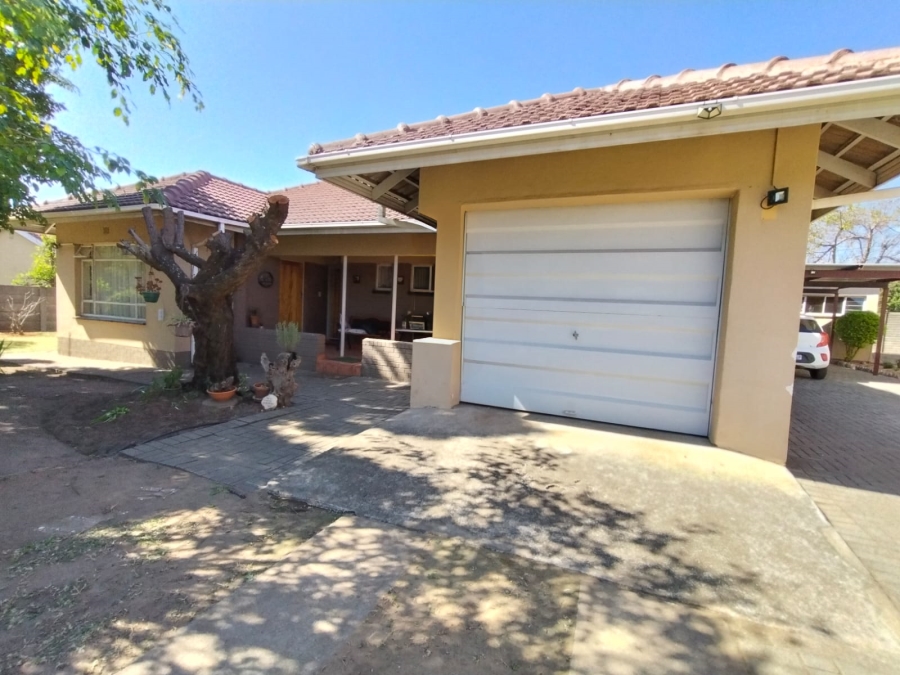 3 Bedroom Property for Sale in Protea Park North West